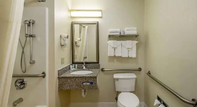 Люкс Standard Quality Inn Mineral Point