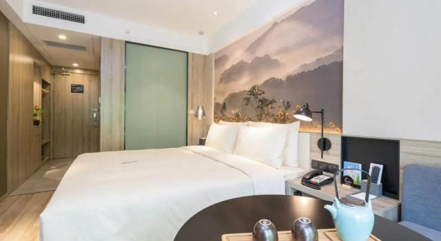 Двухместный номер Standard Atour Hotel Hongyadong Riverside Chongqing