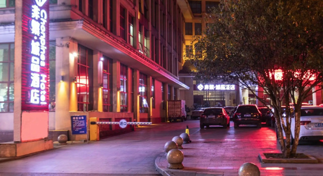 Chonpines Hotels·Qianxi Shuixi, Varaa Hotelli Qianxi Guizhou