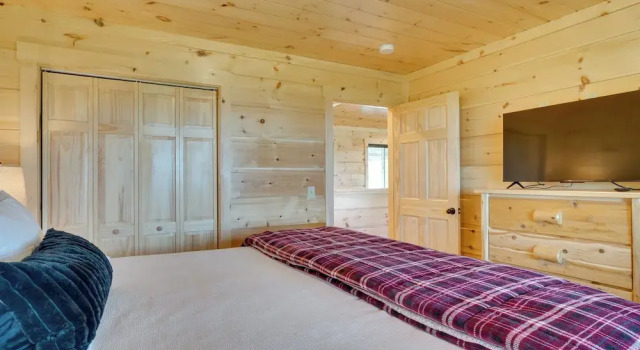 Gorgeous Gatlinburg Cabin: Large Deck & Hot Tub!