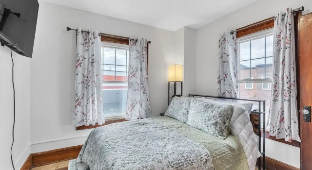 Cozy Getaway With Hot Tub, Patio & Fenced Yard 3 Bedroom Home