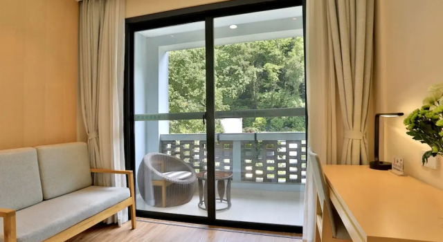 Двухместный номер Superior с балконом Nostalgia Hotel (West lake Hangzhou)