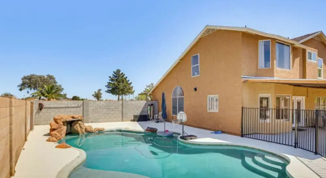 Коттедж 4BR Home w/ Private Pool, Patio & Grill