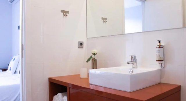 Студия с балконом и с видом на сад Oporto Trendy Apartments