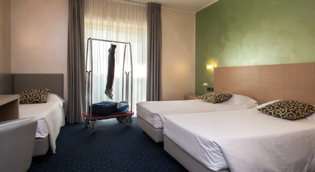 Четырёхместный номер Standard с балконом Palace Hotel Zingonia