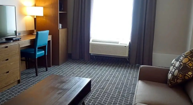 Номер Premium Park Inn by Radisson Brampton, ON