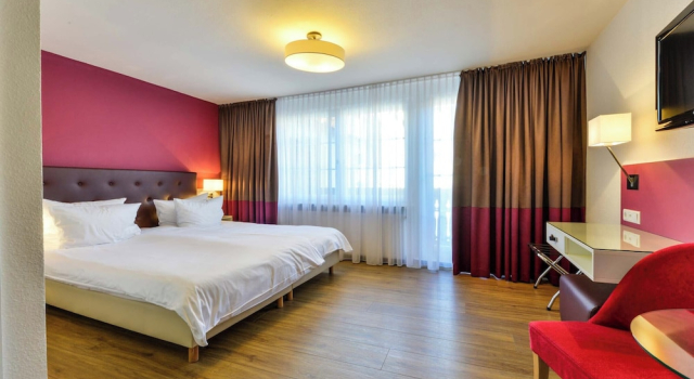 Номер Standard c 1 комнатой с балконом и с видом на горы Flair Hotel Vier Jahreszeiten
