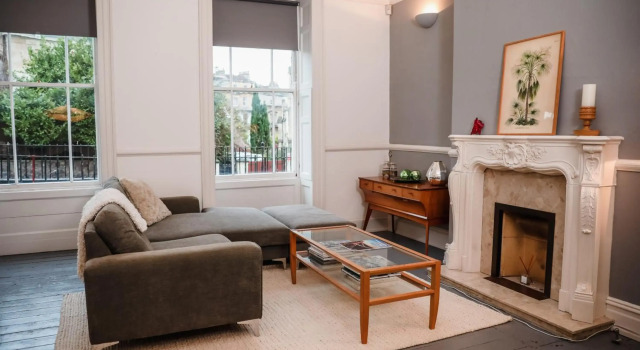 Grand & Graceful One Bed Flat in Clifton Village, Забронировать Отель Отели Бристоля с парковкой, рядом с We The Curious, Парковка