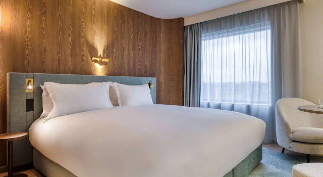 Полулюкс Mövenpick Hotel Brussels Airport