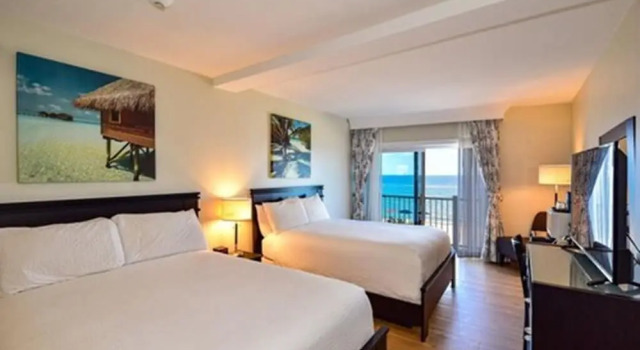 Четырёхместный номер Standard с красивым видом из окна Sun Tower Hotel & Suites on the Beach
