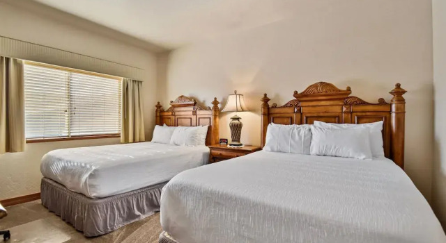 Villa 2057 2 Bed 2 Bath Full Kitchen 2 Bedroom Villa, Rezerwuj Willa Hotele w Midway z parkingiem, Parking