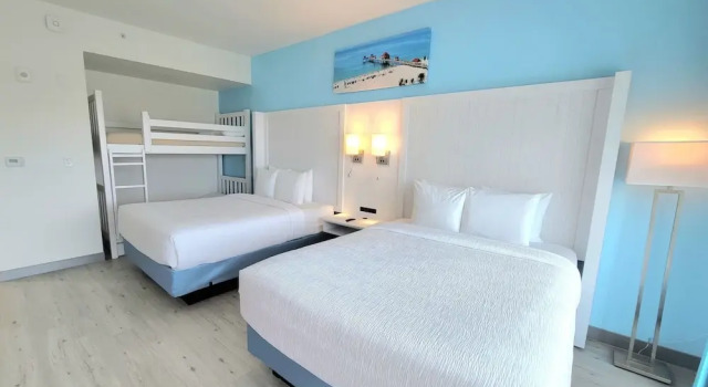 Двухместный семейный номер Standard с видом на бассейн ChartHouse Clearwater Beach Marina Hotel