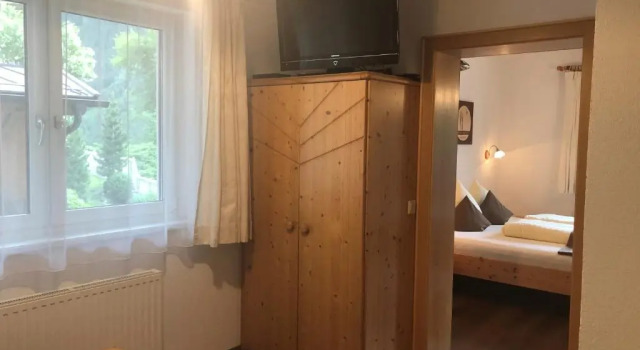 Gschlössle Ferienwohnungen, Prenota Hotel Hotel a Tirolo con parcheggio, Parcheggio