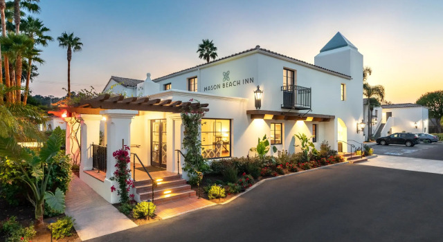 Кровать в общем номере Mason Beach Inn