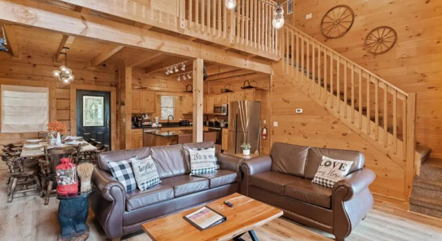 Mountain view 5 bdrm Gatlinburg Cabin near downtown Arts, Забронировать Вилла Отели Гатлинберг с бассейном, Бассейн