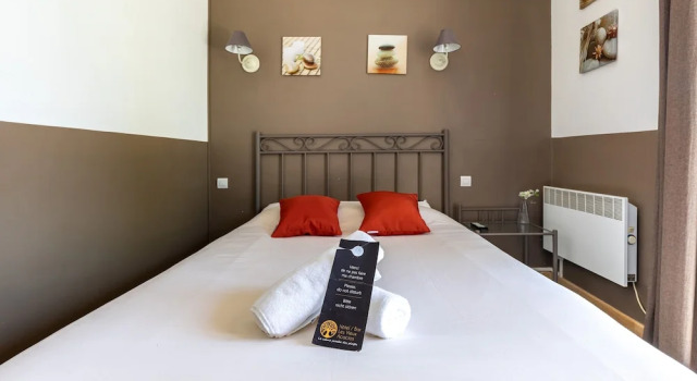 Трёхместный номер Superior с балконом Hotel Les Vieux Acacias