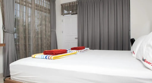 Standard double chambre RedDoorz Plus near Sukajadi 2