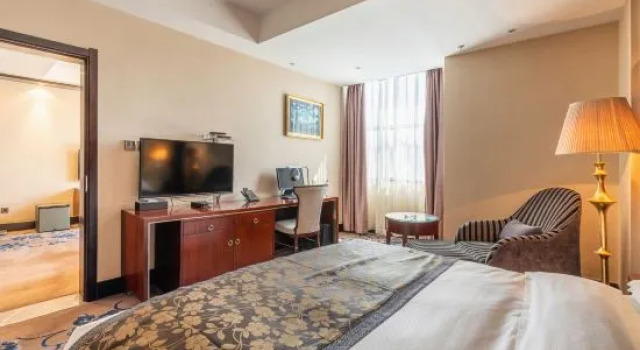 Люкс Superior East River International Hotel