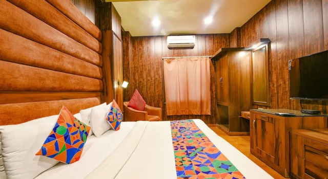 Номер Premium Fabhotel Bharat Continental