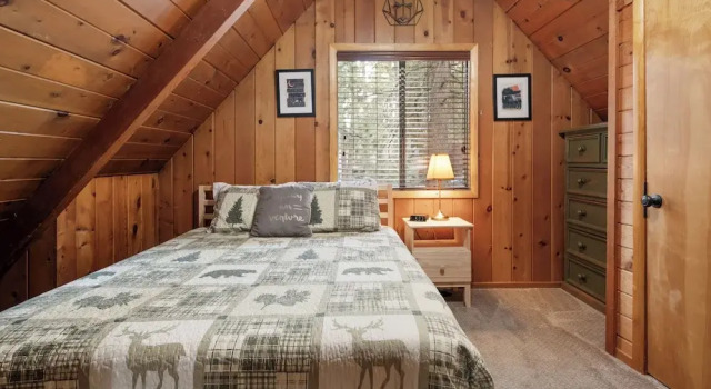 Shady Pine Cottage, Забронировать Дом для отпуска Отели в центре Биг-Бэар-Сити, в центре