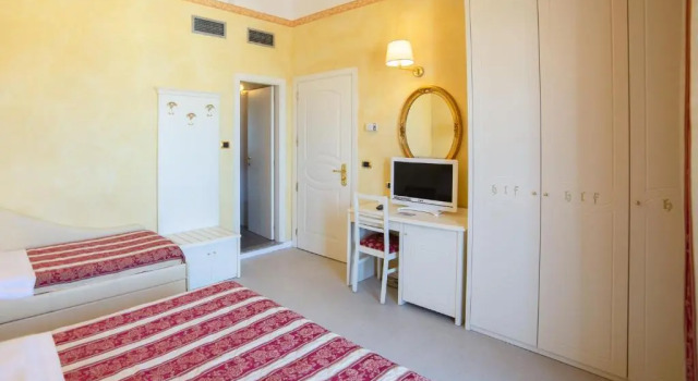 Трёхместный номер Hotel Executive La Fiorita