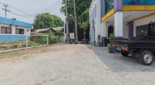 RedDoorz at Jalan Pangkal Perjuangan Karawang, Book Hotel Karawang West Java