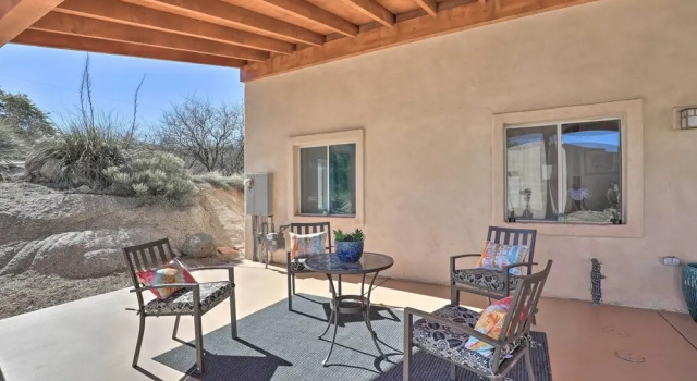 Коттедж Desert Gem w/ Patio + Grill, Near Oracle St. Park!