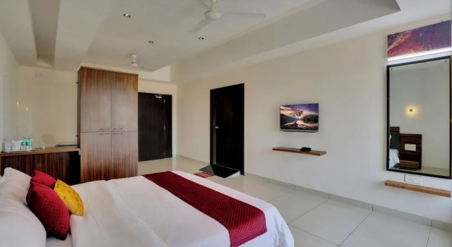 Двухместный номер Superior c 1 комнатой с балконом и с красивым видом из окна Goverdhan Greens Resort Dwarka l Hotels In Dwarka