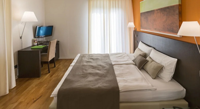Двухместный номер Standard с балконом и с частичным видом Hotel Meridiana