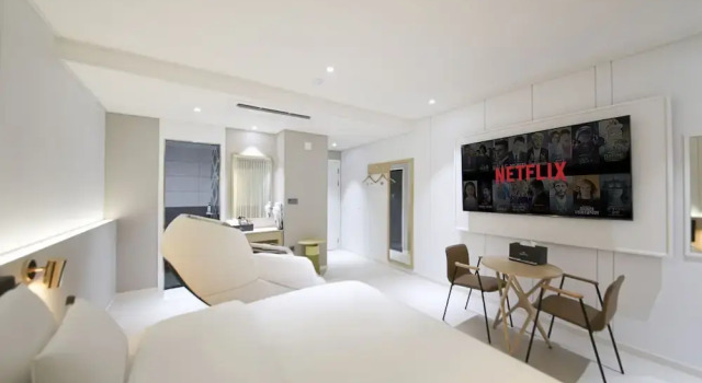 Люкс с видом на озеро Seosan Hound Hotel