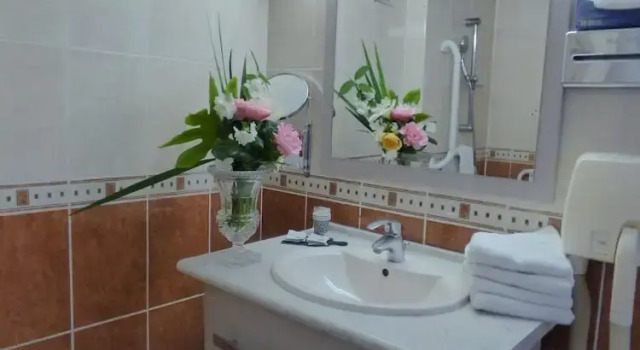 Четырёхместный номер Comfort Hôtel Restaurant Le Bellevue Montrichard 3 étoiles