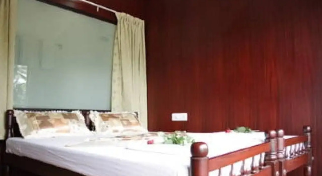 Номер Comfort GuestHouser 3 BHK Houseboat 9f4e