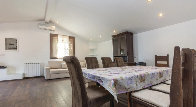 Amazing Home in Tar With Wifi and 4 Bedrooms, Book Hotel Hoteller i Tar med pool, Swimmingpool