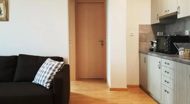 Elegant Apartment In Petralona