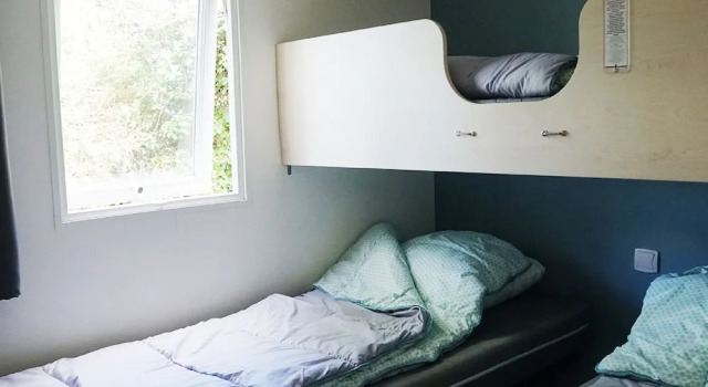 Comfortable Mobile Home on a Fishing Lake in Normandy, Забронировать Отель Участки высадки Нормандии Нижняя Нормандия