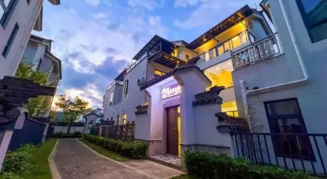 Tengchong Nuansen Wenquan Chinese Inn, Prenota Hotel Tengchong Yunnan