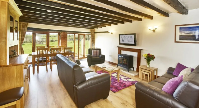 Experience the Peace & Quiet in the North York Moors at Rawcliffe House Farm, Забронировать Фермерский дом Отели Северного Йоркшира с парковкой, Парковка