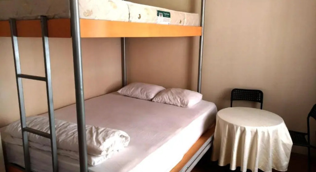 Кровать в общем номере Kevins Hostel