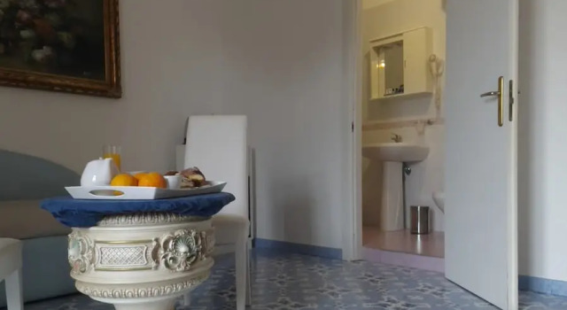 Трёхместный номер Superior с балконом и с видом на город Ambasciata Sorrento Relais