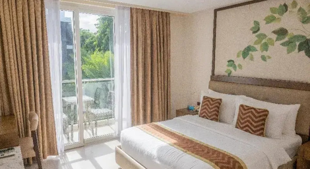 Deluxe Dvoulůžkový s manželskou postelí pokoj s balkonem a a výhledem na bazén Boracay Haven Suites