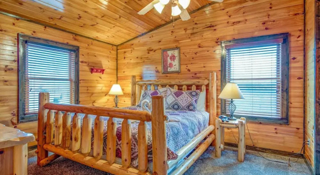 Standing Bear Lodge - Five Bedroom Cabin