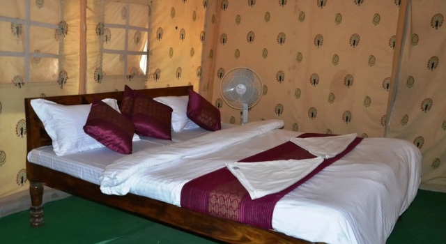 Limra Desert Camp Jaisalmer, Book Campingplads Hoteller i Rajasthan med morgenmad, Morgenmad