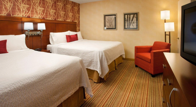 Четырёхместный люкс с 2 комнатами Courtyard Sacramento Airport Natomas
