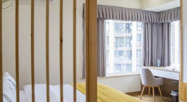 Семейный люкс с 4 комнатами Tuman Jiuqi Hotel (Leshan High-speed Railway Station Wanda Plaza)