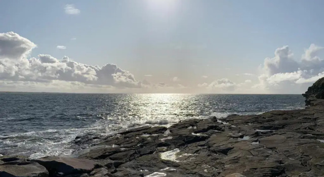 Коттедж Spectacular ocean views & minutes to Cliffs- Clahane Shore Lodge