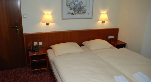Hotel Zum Löwen, Забронировать Отель Бад-Годесберг Бонн, рядом с Оздоровительный центр Курфюрстенбад