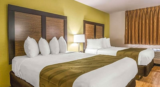 Четырёхместный номер Standard Motel 6 Lancaster