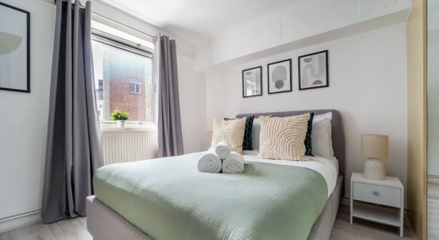 Stylish 1-Bedroom with Balcony near Soho, Забронировать Апартаменты/квартира Лондон Большой Лондон, рядом с All Star Lanes-Holborn
