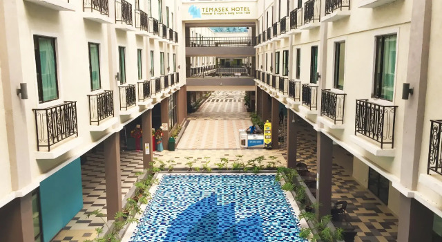 Кровать в общем номере Temasek Hotel