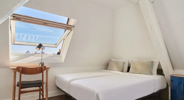 Четырёхместный семейный номер Standard Мансарда Hôtel Bordeaux Clémenceau by Happyculture